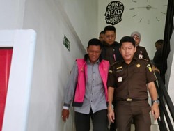 Terlibat Korupsi Pembangunan Hotel, Eks Ketua DPRD Kuansing Muslim Ditahan Terlibat Korupsi Pembangunan Hotel, Eks Ketua DPRD Kuansing Muslim Ditahan