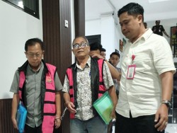 2 Tersangka Korupsi Rusunawa di Sidoarjo Ditahan Kejari 2 Tersangka Korupsi Rusunawa di Sidoarjo Ditahan Kejari