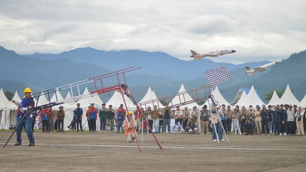 Langit Padang Ramai, 87 Tim Adu Canggih di Kontes Robot Terbang 2025