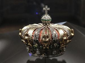 Mahkota Permaisuri Dicuri dari Museum Louvre, Ini Kondisinya Saat Ditemukan! Mahkota Permaisuri Dicuri dari Museum Louvre, Ini Kondisinya Saat Ditemukan!
