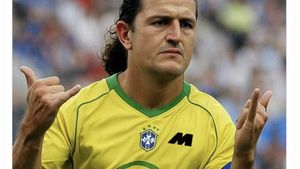 Deretan Meme Isak Dihujat, Maguire Hebat