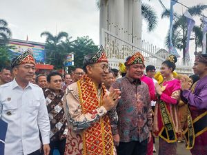 Fadli Zon Buka Pameran Prangko Para Pendiri Bangsa di Palembang Fadli Zon Buka Pameran Prangko Para Pendiri Bangsa di Palembang