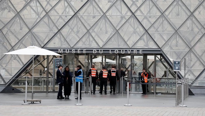 A placard which reads The Louvre Museum will be closed today for exceptional reasons is seen near the glass Pyramid of the Louvre Museum as the museum remains closed the day after a spectacular jewel heist by thieves who broke into the landmark by 