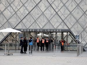 Kecolongan Besar di Museum Louvre! Prancis Bakal Evaluasi Keamanan Nasional Kecolongan Besar di Museum Louvre! Prancis Bakal Evaluasi Keamanan Nasional