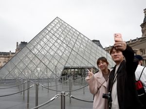 Video: Museum Louvre Paris Dibuka Kembali Seusai Insiden Perampokan Video: Museum Louvre Paris Dibuka Kembali Seusai Insiden Perampokan