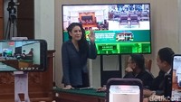 Nikita Mirzani Cuma Salat dan Doa, Yakin Bebas Jelang Sidang Vonis Nikita Mirzani Cuma Salat dan Doa, Yakin Bebas Jelang Sidang Vonis