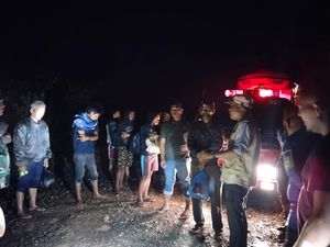Sungai Meluap, Evakuasi Pekerja Bangunan di Aceh Berlangsung Dramatis Sungai Meluap, Evakuasi Pekerja Bangunan di Aceh Berlangsung Dramatis