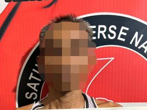 Suherman Simpan Sabu dalam Wadah Bedak untuk Kelabui Polisi Suherman Simpan Sabu dalam Wadah Bedak untuk Kelabui Polisi