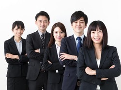 Jas Pria vs Jas Wanita: Kenali 4 Perbedaan Busana Formal Ini