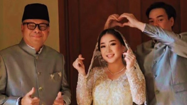 Highlight Dunia Hiburan InsertLive : Romy Soekarno Eks Suami Donna Harun Menikah Lagi