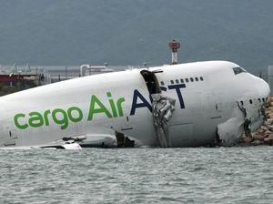 Video: Pesawat Kargo Jatuh ke Laut di Hong Kong, 2 Orang Tewas Video: Pesawat Kargo Jatuh ke Laut di Hong Kong, 2 Orang Tewas