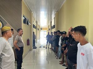 Pegawai Koperasi di Soppeng Berkelahi Usai Pesta Miras, Polisi Damaikan Pegawai Koperasi di Soppeng Berkelahi Usai Pesta Miras, Polisi Damaikan