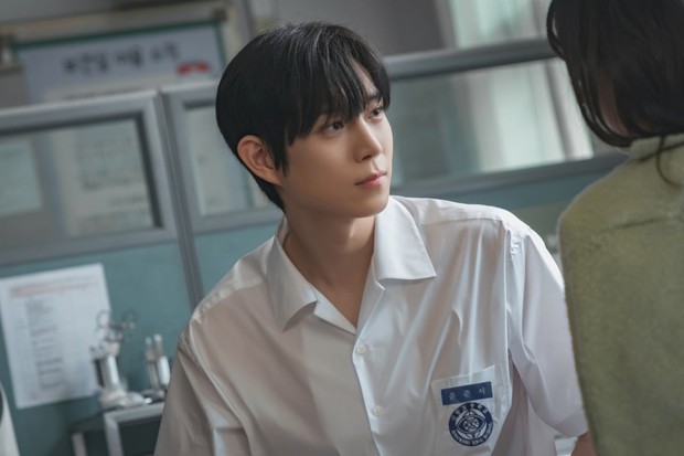 Potret Kim Young Dae di Dear X/ Foto: instagram.com/tving.official Potret Kim Young Dae di Dear X/ Foto: instagram.com/tving.official