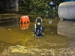 Viral Motor Nyungsep di Proyek Gorong-gorong Kotagede Jogja Viral Motor Nyungsep di Proyek Gorong-gorong Kotagede Jogja