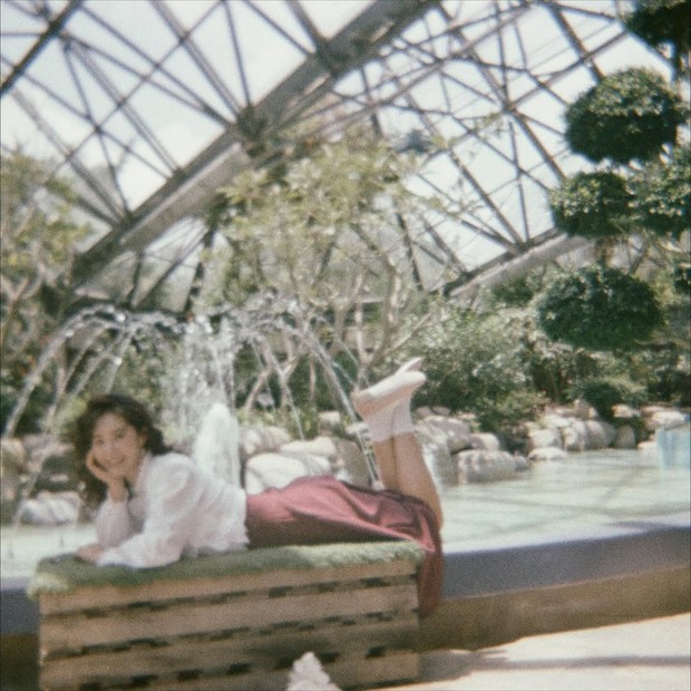 Potret Yuri SNSD bergaya retro di Pulau Jeju/ Foto: instagram.com/yulyulk Potret Yuri SNSD bergaya retro di Pulau Jeju