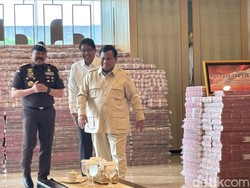 Sitaan Rp 13 T Diserahkan Saat Setahun Pemerintah, Prabowo Yakin Pertanda Baik Sitaan Rp 13 T Diserahkan Saat Setahun Pemerintah, Prabowo Yakin Pertanda Baik