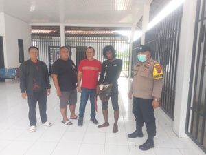ODGJ Mengamuk di Asahan, Mobil Warga Rusak Parah Dilempari Batu ODGJ Mengamuk di Asahan, Mobil Warga Rusak Parah Dilempari Batu