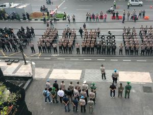 Polda Jateng Kerahkan 2.487 Personel Amankan Aksi Setahun Prabowo-Gibran Polda Jateng Kerahkan 2.487 Personel Amankan Aksi Setahun Prabowo-Gibran