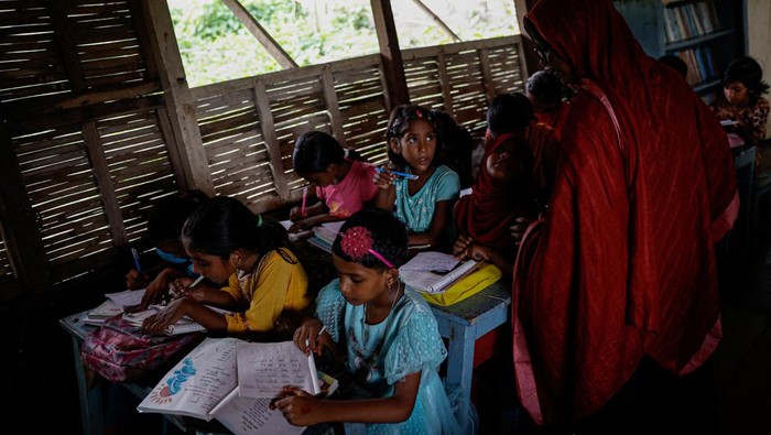 Kisah Inspiratif, Sekolah Terapung untuk Masa Depan Anak-Anak yang Terlupakan