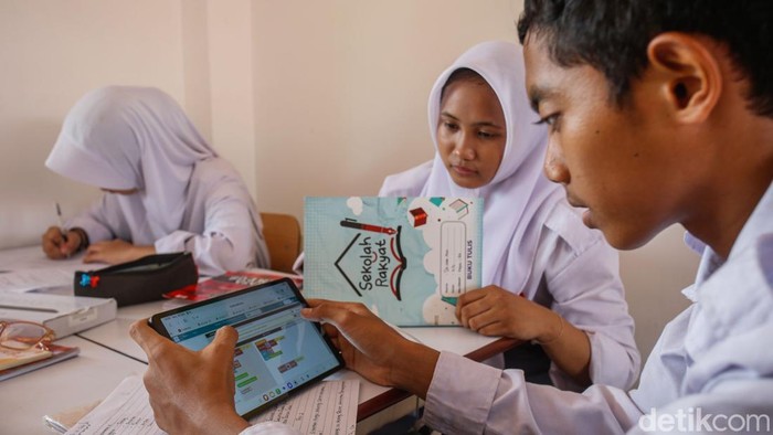 Begini Caranya Sekolah di Bekasi Bikin Kelas Lebih Seru dengan Teknologi