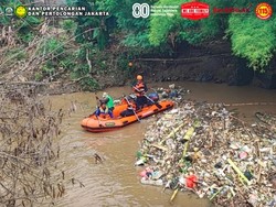 Terpeleset di Flyover, Pria di Tangerang Tercebur di Kali Angke