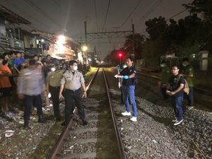 Wanita Hamil Tewas Tertemper KRL di Tebet Wanita Hamil Tewas Tertemper KRL di Tebet