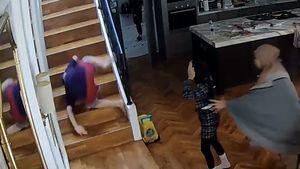 Detik-detik Adam, Anak Shireen Sungkar dan Teuku Wisnu Jatuh dari Tangga Rumah