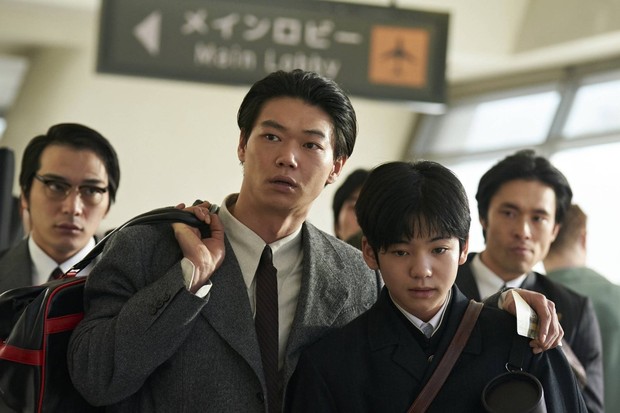 Show Kasamatsu dan Hinata Hiiragi di Film Good News / Foto : x.com/Netflixkr Kehadiran Show Kasamatsu dan Hinata Hiiragi di Good News berhasil mencuri perhatian karena kemampuan akting juga peran yang di dapat. Show Kasamatsu pernah membintangi serial original Disney+ yakni Gannibal sementara Hinata Hiiragi pernah bermain di film Monster.