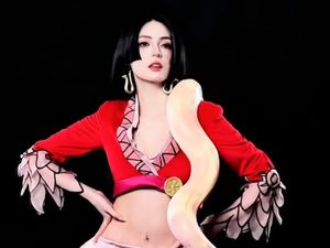 7 Foto Tamara Dai Cosplay Jadi Boa Hancock, Percaya Diri Pamer Stretch Marks 7 Foto Tamara Dai Cosplay Jadi Boa Hancock, Percaya Diri Pamer Stretch Marks
