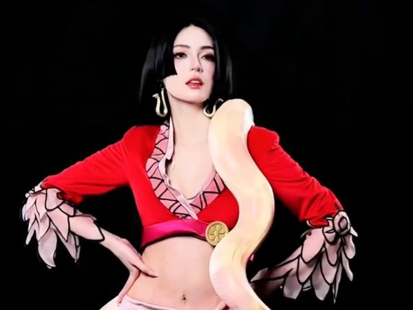 7 Foto Tamara Dai Cosplay Jadi Boa Hancock, Percaya Diri Pamer Stretch Marks