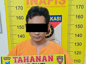 Asyik Timbang Sabu di Kamar Kos, Pengedar di Kepanjen Dibekuk Polisi Asyik Timbang Sabu di Kamar Kos, Pengedar di Kepanjen Dibekuk Polisi