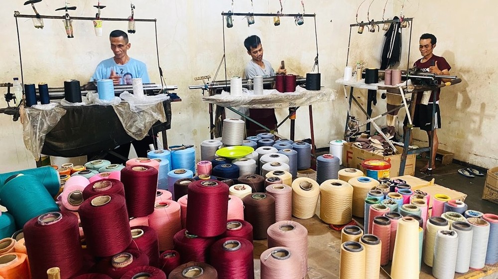 Rajut Garut Mendunia: Kisah Sukses UMKM di Shopee!