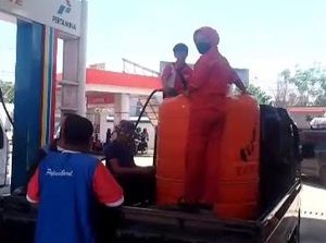 SPBU di Mamuju Isi BBM ke Toren Air, Berujung Ditegur Pertamina SPBU di Mamuju Isi BBM ke Toren Air, Berujung Ditegur Pertamina
