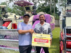 Bupati Batang Serahkan 256 Alsintan ke Gapoktan: Untuk Dukung Pertanian Bupati Batang Serahkan 256 Alsintan ke Gapoktan: Untuk Dukung Pertanian