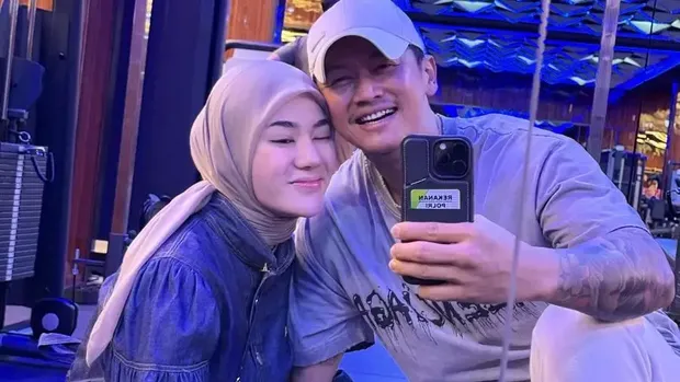 Clara Shinta dan Suami