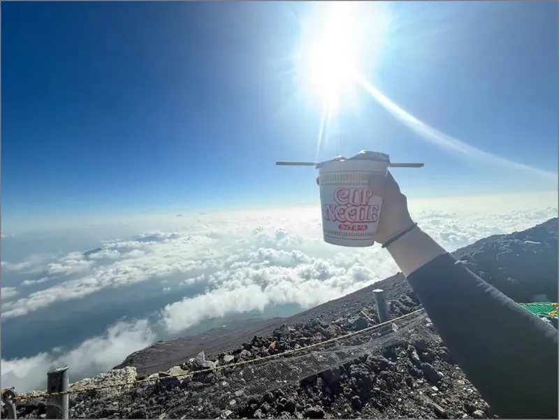 Cup Noodle di Gunung Fuji Jepang