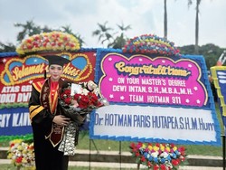 Cerita Dewi Intan Malenka Lulus S2 Hukum dalam Waktu 1,5 Tahun Cerita Dewi Intan Malenka Lulus S2 Hukum dalam Waktu 1,5 Tahun