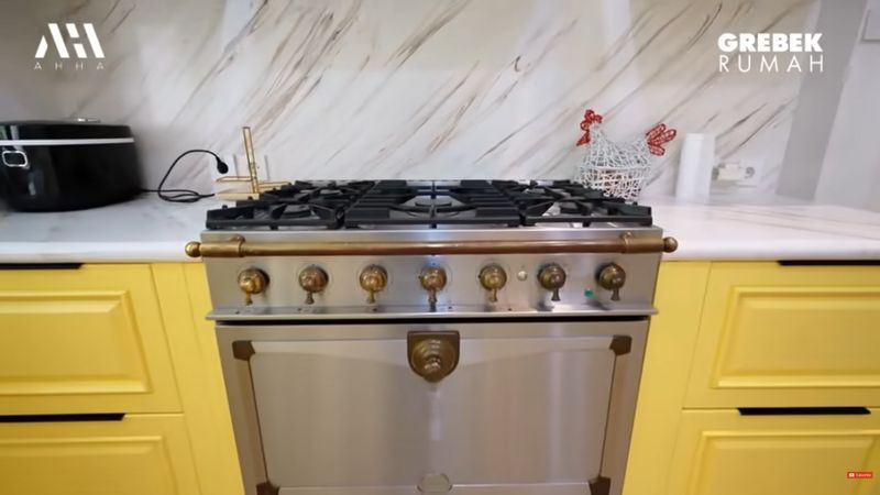 Di Dapur di Rumah Baru Sarwendah, Ada Kompor 'Custom' Rp 1 Miliar!