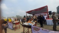 Bupati Bogor dan Bea Cukai Musnahkan Rokok Ilegal Senilai Rp2,8 Miliar