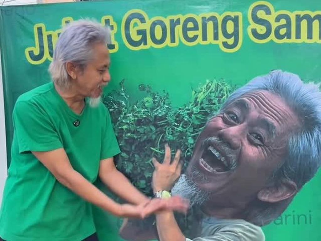 Karina Ranau Sibuk Layani Pembeli, Begini Suasana Warung Makan Epy Kusnandar Karina Ranau Sibuk Layani Pembeli, Begini Suasana Warung Makan Epy Kusnandar