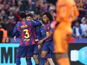 Garis Pertahanan Tinggi Bukan Kelemahan Barcelona Garis Pertahanan Tinggi Bukan Kelemahan Barcelona
