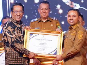 Menteri Supratman Apresiasi Gubri Luncurkan Posbankum hingga Pelosok Desa Menteri Supratman Apresiasi Gubri Luncurkan Posbankum hingga Pelosok Desa