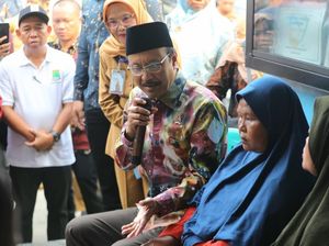 Gus Ipul Kunjungi Puskesos Karawang, Pastikan BLTS Tepat Sasaran Gus Ipul Kunjungi Puskesos Karawang, Pastikan BLTS Tepat Sasaran