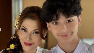 Potret Kenzou Adik Teuku Rassya, Ganteng Berbusana Adat Bali di Lamaran Kakak