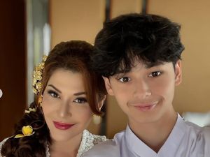Potret Kenzou Adik Teuku Rassya, Ganteng Berbusana Adat Bali di Lamaran Kakak Potret Kenzou Adik Teuku Rassya, Ganteng Berbusana Adat Bali di Lamaran Kakak