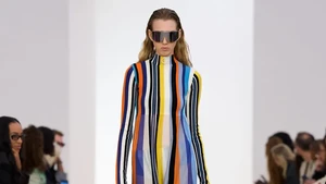 Foto: Loewe Spring 2026, Energi Baru yang Berdenyut dari Gairah Spanyol Foto: Loewe Spring 2026, Energi Baru yang Berdenyut dari Gairah Spanyol