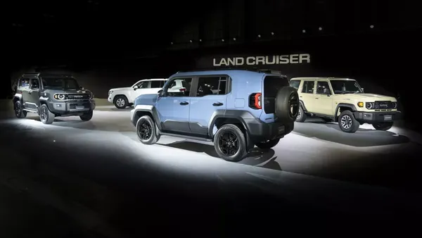 Wujud Toyota Land Cruiser FJ, Gagah Banget-Pakai Mesin Fortuner