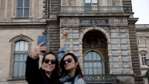 Lokasi Pembobolan Louvre Jadi Daya Tarik Wisata Baru di Paris