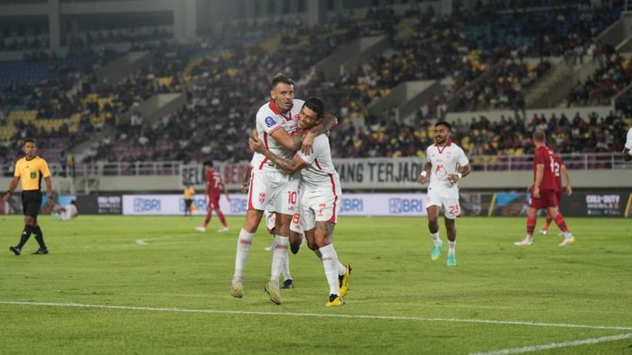 Malut United mengalahkan tuan rumah Persis Solo 3-1 pada pekan ke-9 Super League 2025/26. Kemenangan sekaligus memperpanjang tren kemenangan Laskar Kie Raha.