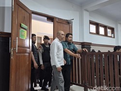 Mangku Luwes Menyesal Tusuk Mang Alam hingga Tewas di Arena Tajen Mangku Luwes Menyesal Tusuk Mang Alam hingga Tewas di Arena Tajen